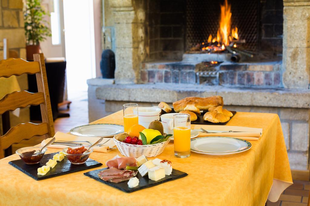 Auberge Du Grand Chene ซิญองส์-ลาเกสกาด ภายนอก รูปภาพ